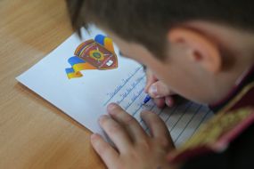 Кадет пишет "Письмо Победы" украинским бойцам