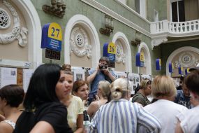 Visitors to the "Good evening, we are from Ukraine" stamp redemption campaign
