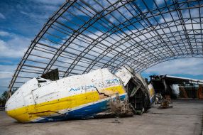 Destroyed by the Russian occupiers the world's largest aircraft AN-225 Dream in the hangar at the airport in Gostomel