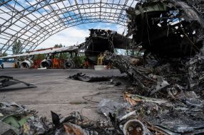 Destroyed by the Russian occupiers the world's largest aircraft AN-225 Dream in the hangar at the airport in Gostomel