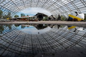 Destroyed by the Russian occupiers the world's largest aircraft AN-225 Dream in the hangar at the airport in Gostomel