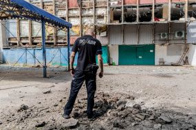 An employee of the National Police of Ukraine near the remnants of ammunition