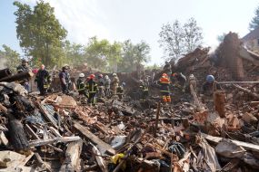 Rescuers clear the blockage of the house