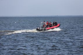 The work of divers of the State Emergency Service on surveying the bottom of the reservoir and disposing of explosive objects in the water area of the Dnipro River