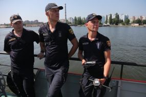 The work of divers of the State Emergency Service on surveying the bottom of the reservoir and disposing of explosive objects in the water area of the Dnipro River