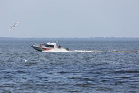 The work of divers of the State Emergency Service on surveying the bottom of the reservoir and disposing of explosive objects in the water area of the Dnipro River