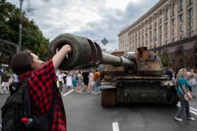 "Parade" of destroyed Russian military equipment on Khreschatyk