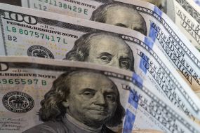 100-долларовые купюры