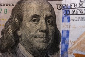 Портрет Бенджамина Франклина на стодолларовой купюре