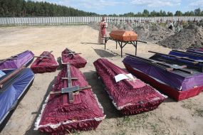 Burial of unidentified bodies of people who died and died during the occupation at the city cemetery in Bucha