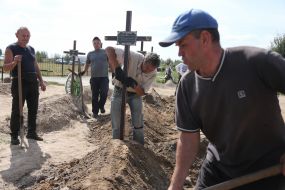 Burial of unidentified bodies of people who died and died during the occupation at the city cemetery in Bucha