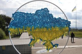Арт-инсталяция «С Украиной в сердце»