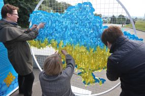 Арт-инсталяция «С Украиной в сердце»