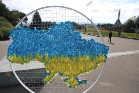 Арт-инсталяция «С Украиной в сердце»