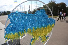 Арт-инсталяция «С Украиной в сердце»