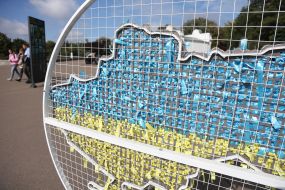 Арт-инсталяция «С Украиной в сердце»