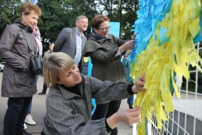 Арт-инсталяция «С Украиной в сердце»