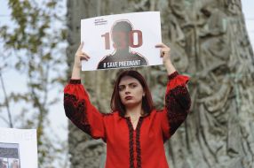 Flash mob in support of women soldiers