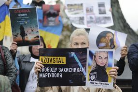 Flash mob in support of women soldiers