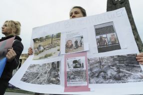 Flash mob in support of women soldiers