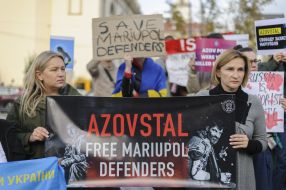 Flash mob in support of women soldiers
