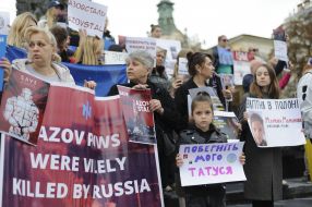 Flash mob in support of women soldiers