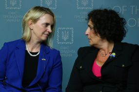 Bridget Brink, Melinda Simmons