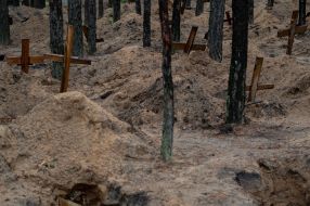 Mass burial of dead Ukrainians near Izyum