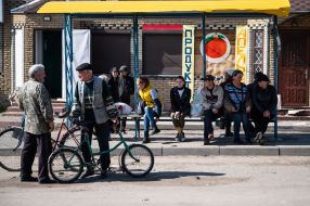 People in the de-occupied city of Izyum