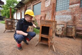 Production of potbelly stoves for heating shelters in Lviv