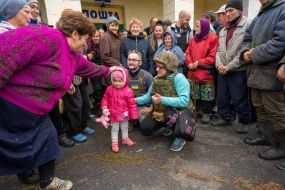Volunteers and local residents during the distribution of humanitarian aid in the village of Dubivka
