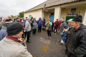 Volunteers and local residents during the distribution of humanitarian aid in the village of Dubivka