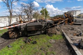 Сожженные российские танки в Купянске