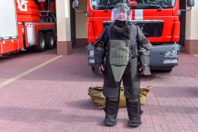 Demonstration of the modular explosive suit "Yarovit 240/60"