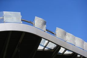 Пешеходно-велосипедный мост после ракетных обстрелов российских оккупантов в Киеве