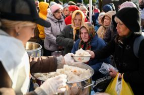 Distributing food to the locals in Kupyansk