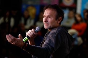 Svyatoslav Vakarchuk
