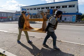 Artists of Kharkiv street art carry a style for painting the walls of Budinkiv as part of the "Cultural Landing" entry in the city of Kup'yansk
