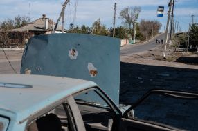 Обстрелянный гражданский автомобиль