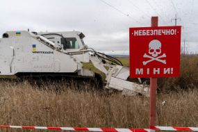 Машина для разминирования территорий Armtrac 400