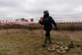 Minesweeper shows explosive items