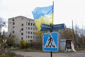 Flag of Ukraine on a road sign in  Vysokopolye village