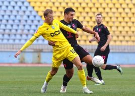 Players of FC "Metallist" and FC "Metallist-1925"