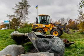 Демонтаж пам'ятника радянським "визволителям" в Ужгороді