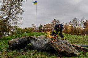 Демонтаж пам'ятника радянським "визволителям" в Ужгороді