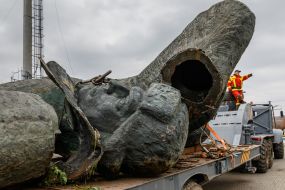 Демонтаж пам'ятника радянським "визволителям" в Ужгороді