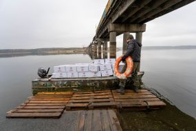 Коробки с гигиеническими наборами от Красного Креста