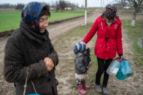 Люди возле колодца