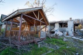 Зруйнований будинок у селищі Рубіжне