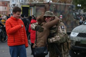 People hug Ukrainian soldiers in de-occupied Kherson